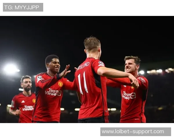 国王杯激战曼联与拜仁平局争议判罚引发全场热议与不满