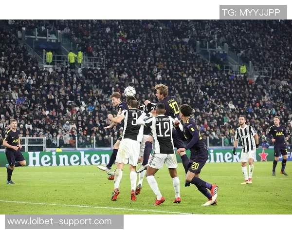 友谊赛精彩回顾：那不勒斯绝杀尤文图斯全场沸腾瞬间解析